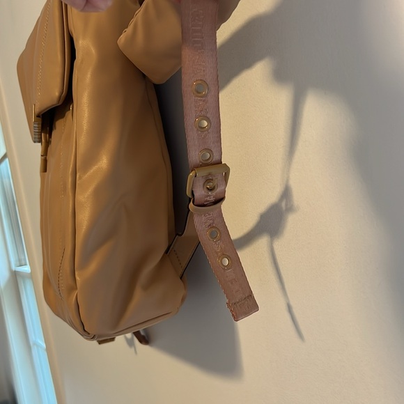 Tan backpack 🎒with pockets - Picture 3 of 4